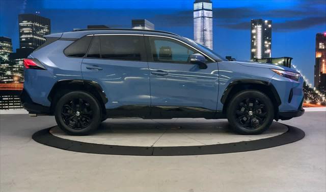 2022 Toyota RAV4 Hybrid SE