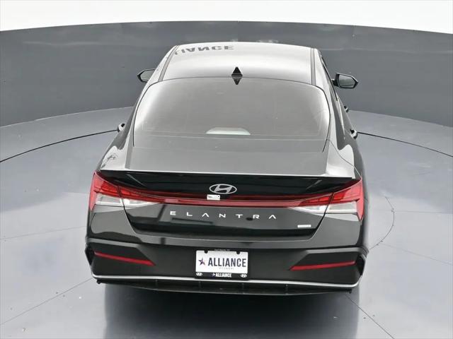 2025 Hyundai Elantra Hybrid SEL Sport