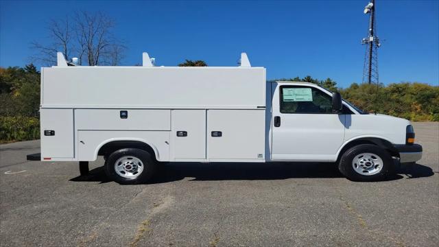 2025 GMC Savana Cutaway Work Van