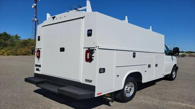 2025 GMC Savana Cutaway Work Van