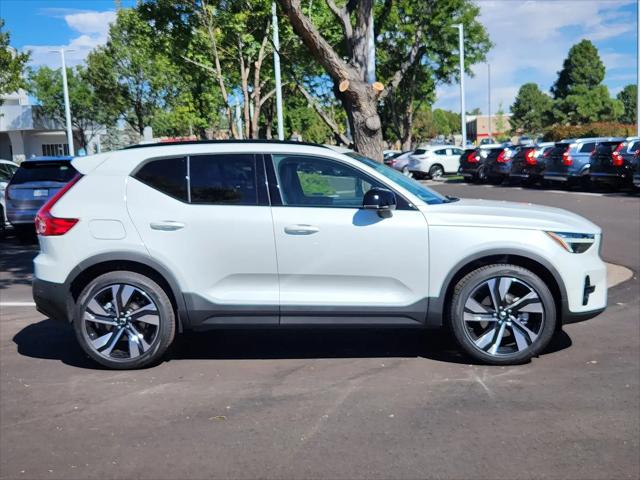 2026 Volvo XC40 Ultra, B5 AWD Gas (mild hybrid), Dark