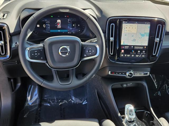 2026 Volvo XC40 Ultra, B5 AWD Gas (mild hybrid), Dark