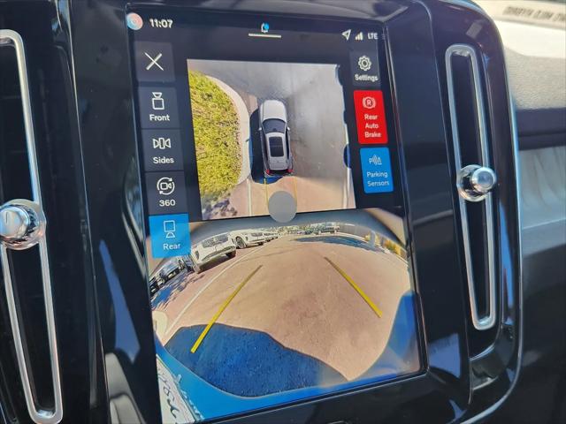 2026 Volvo XC40 Ultra, B5 AWD Gas (mild hybrid), Dark