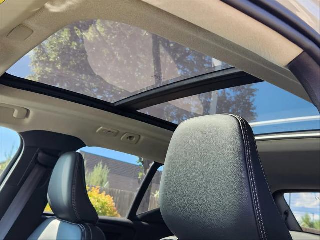 2026 Volvo XC40 Ultra, B5 AWD Gas (mild hybrid), Dark