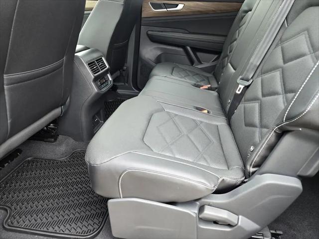 2026 Volkswagen Atlas SE with Technology