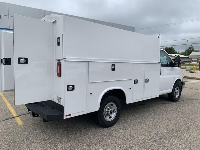 2025 GMC Savana Cutaway Work Van
