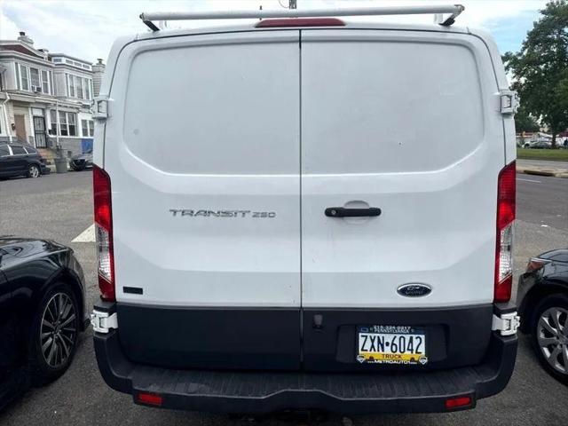2018 Ford Transit Base w/60/40 Pass-Side Cargo Doors