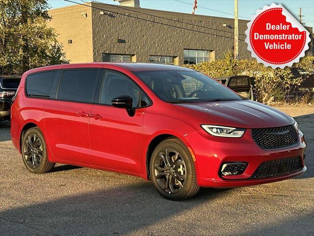 2026 Chrysler Pacifica Select for sale in Sterling Heights, MI