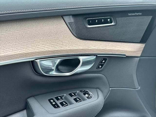 2026 Volvo XC90 Plus, B6 AWD Gas (mild hybrid), Gasoline, Bright, 6 Seats