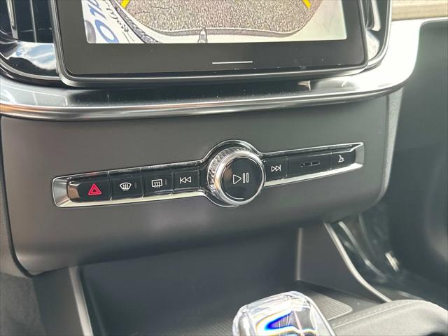 2026 Volvo XC90 Plus, B6 AWD Gas (mild hybrid), Gasoline, Bright, 6 Seats
