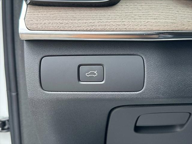 2026 Volvo XC90 Plus, B6 AWD Gas (mild hybrid), Gasoline, Bright, 6 Seats