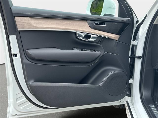 2026 Volvo XC90 Plus, B6 AWD Gas (mild hybrid), Gasoline, Bright, 6 Seats