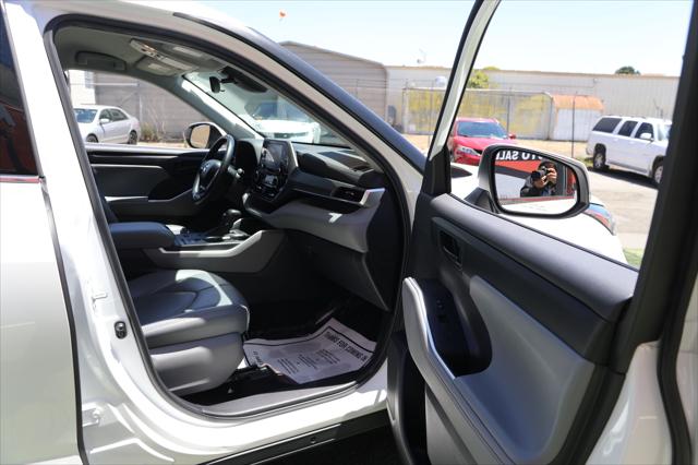 2022 Toyota Highlander LE