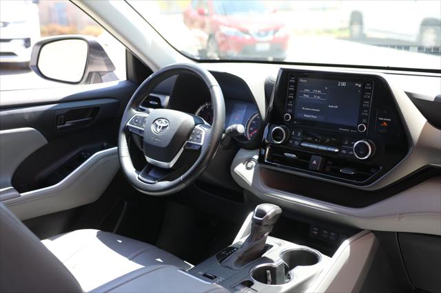 2022 Toyota Highlander LE