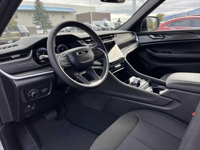 2025 Jeep Grand Cherokee GRAND CHEROKEE LAREDO X 4X4