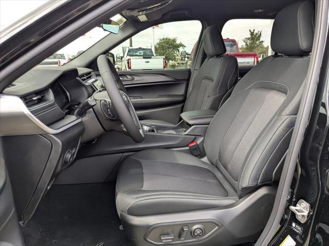 2025 Jeep Grand Cherokee GRAND CHEROKEE LAREDO 4X2