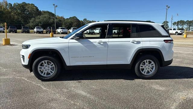 2025 Jeep Grand Cherokee Laredo 4x2
