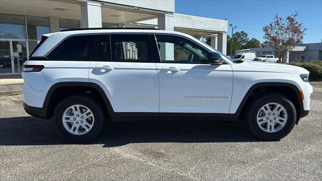 2025 Jeep Grand Cherokee Laredo 4x2