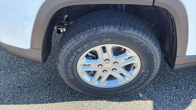 2025 Jeep Grand Cherokee Laredo 4x2