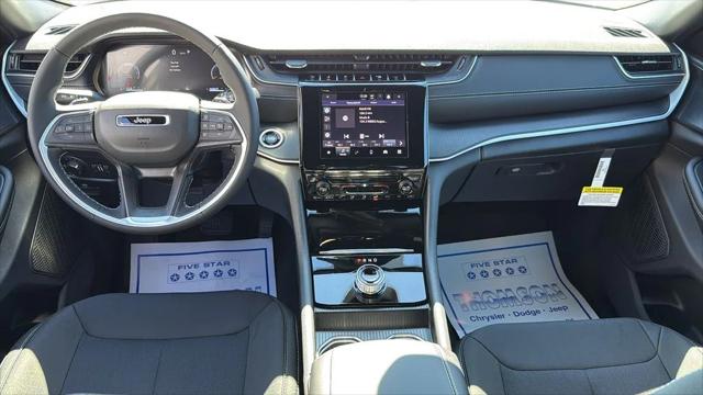 2025 Jeep Grand Cherokee Laredo 4x2