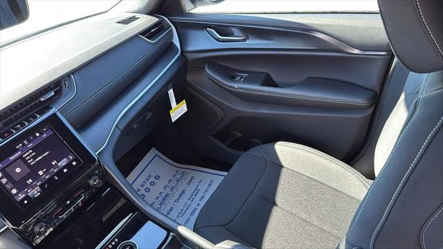 2025 Jeep Grand Cherokee Laredo 4x2