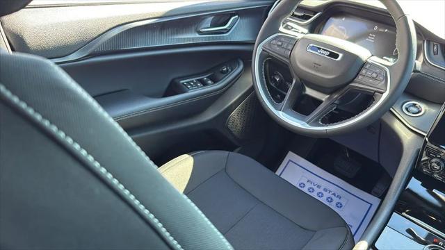 2025 Jeep Grand Cherokee Laredo 4x2