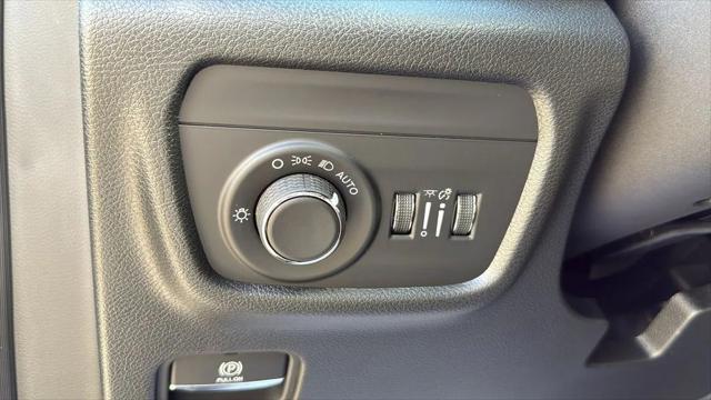 2025 Jeep Grand Cherokee Laredo 4x2