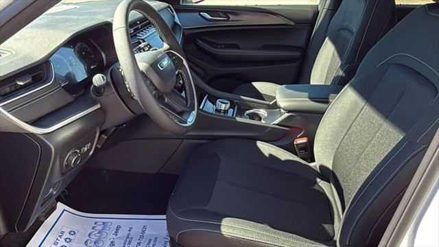 2025 Jeep Grand Cherokee Laredo 4x2