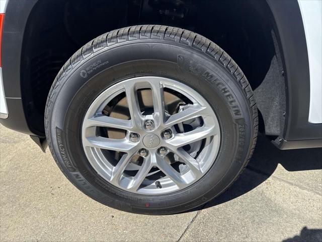 2025 Jeep Grand Cherokee GRAND CHEROKEE L LAREDO 4X2