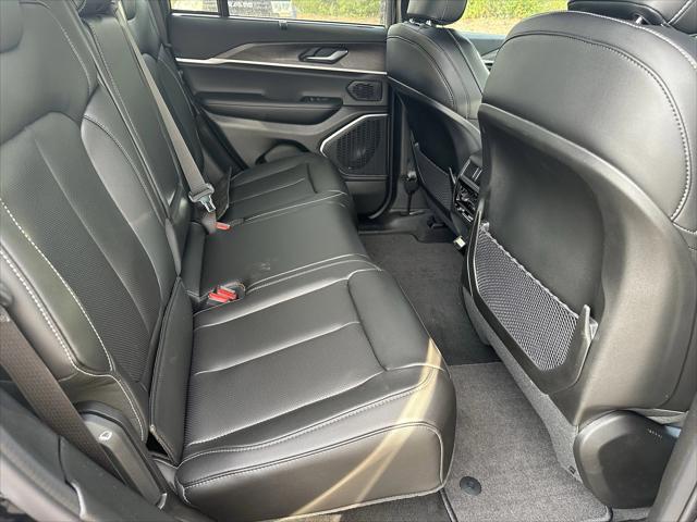 2025 Jeep Grand Cherokee Limited 4x2