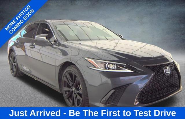 2023 Lexus ES 300h F SPORT Handling