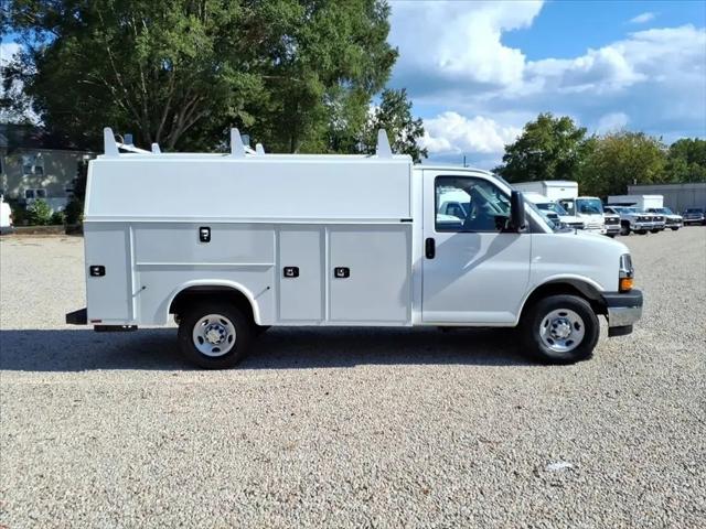 2025 Chevrolet Express Cutaway Work Van