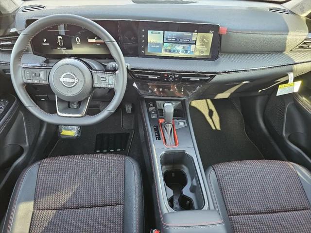 2025 Nissan Kicks SR FWD