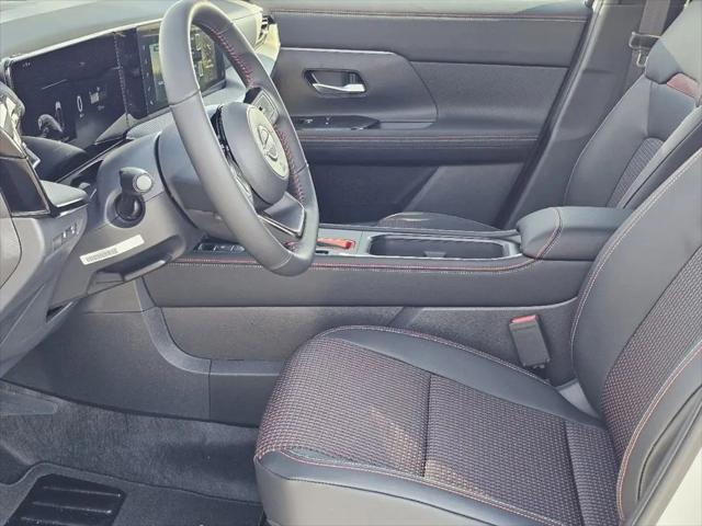 2025 Nissan Kicks SR FWD