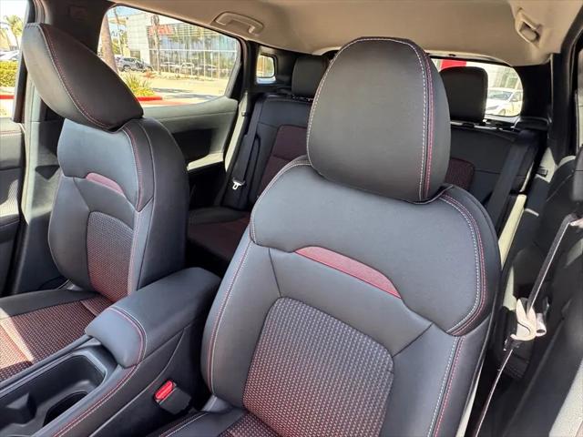 2025 Nissan Kicks SR FWD