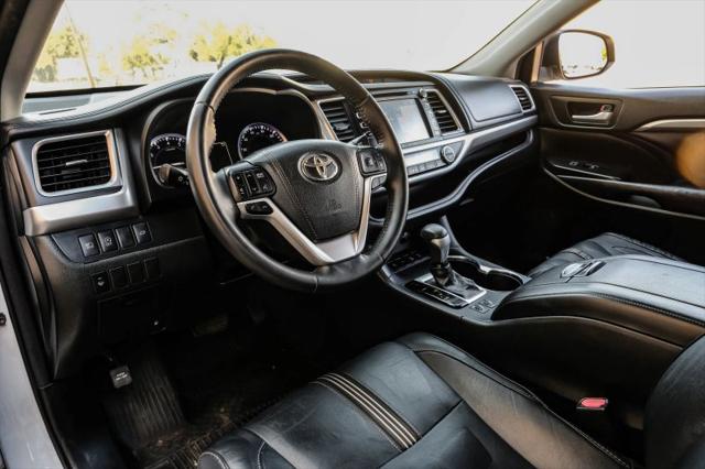 2017 Toyota Highlander SE