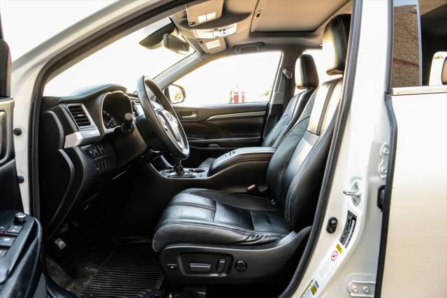 2017 Toyota Highlander SE