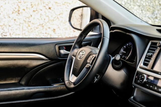2017 Toyota Highlander SE