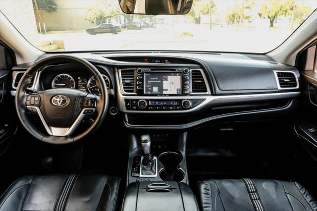 2017 Toyota Highlander SE