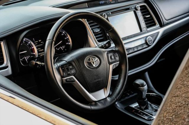 2017 Toyota Highlander SE