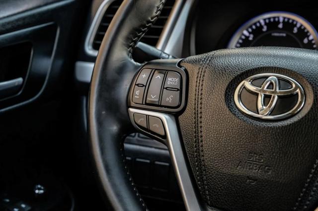 2017 Toyota Highlander SE