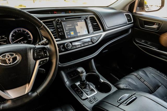 2017 Toyota Highlander SE