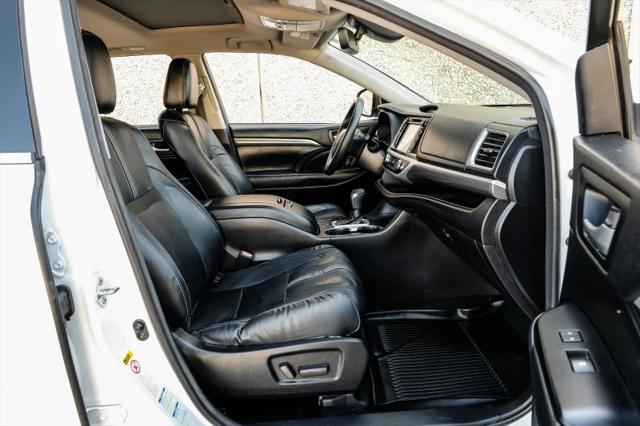 2017 Toyota Highlander SE