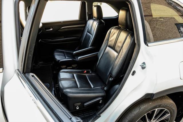 2017 Toyota Highlander SE
