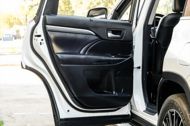 2017 Toyota Highlander SE