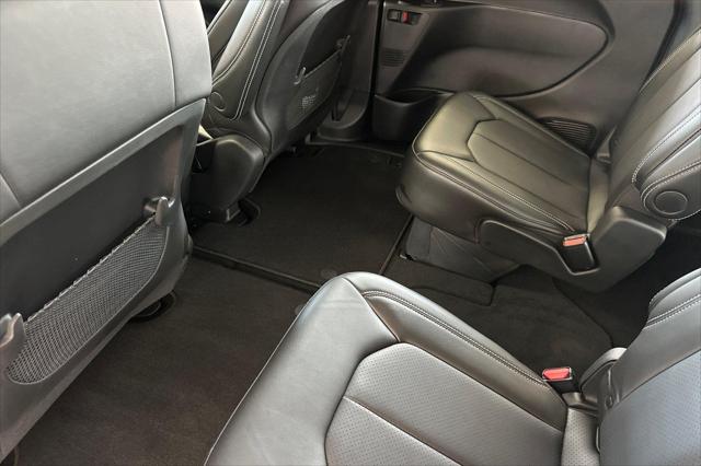 2025 Chrysler Voyager LX