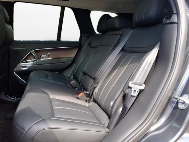 2025 Land Rover Range Rover P530 SE