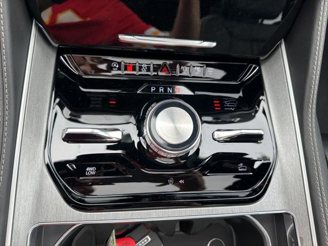 2025 Jeep Wagoneer Series II Carbide 4x4