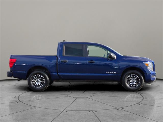 2023 Nissan TITAN Crew Cab SV 4x2