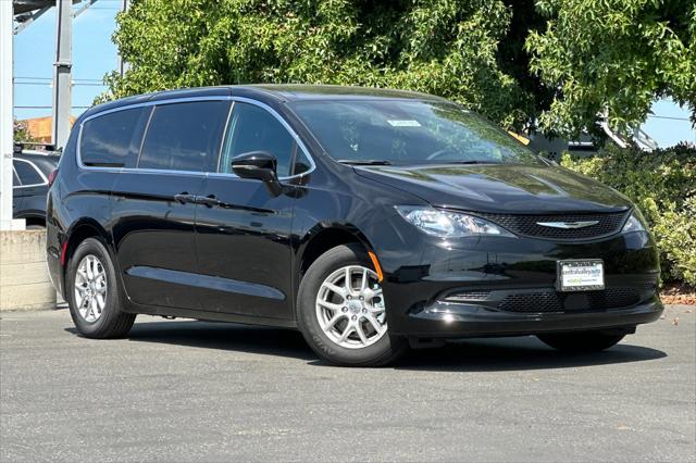 2025 Chrysler Voyager VOYAGER LX